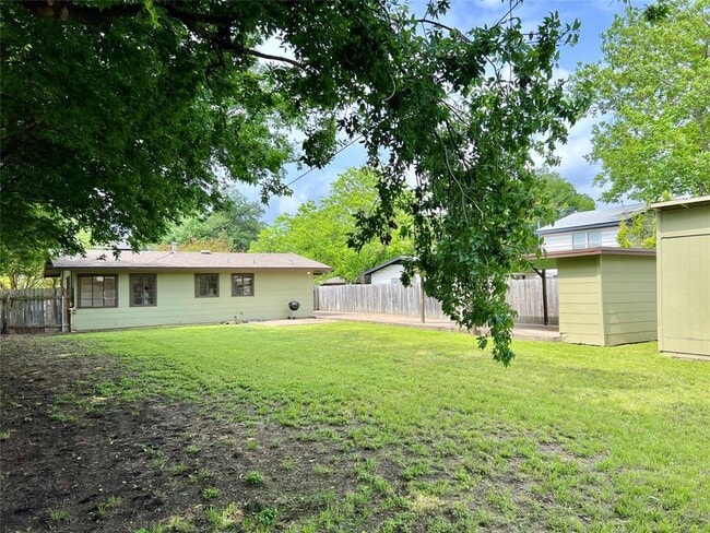 Building Photo - 1904 Aggie Ln
