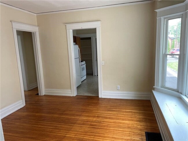Building Photo - 110 Averill Ave