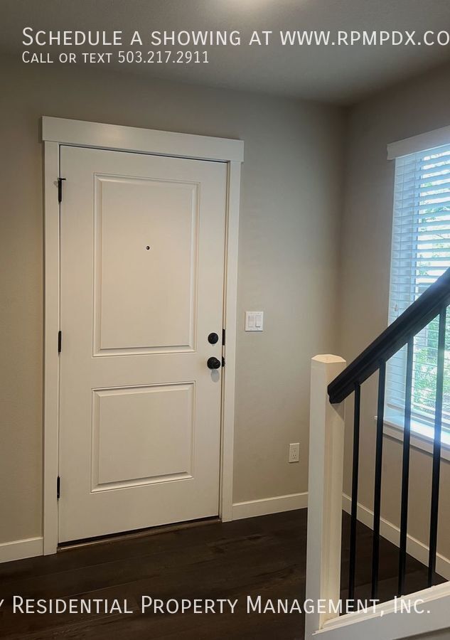 Building Photo - 14075 SW Compass Dr