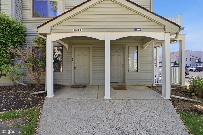 Building Photo - 1310 Roberts Way