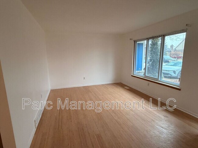 Building Photo - 2076 Harned St