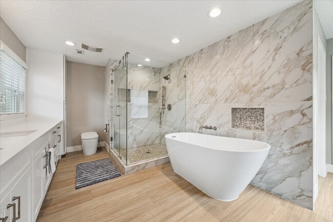 Building Photo - 205 W Bayou Dr