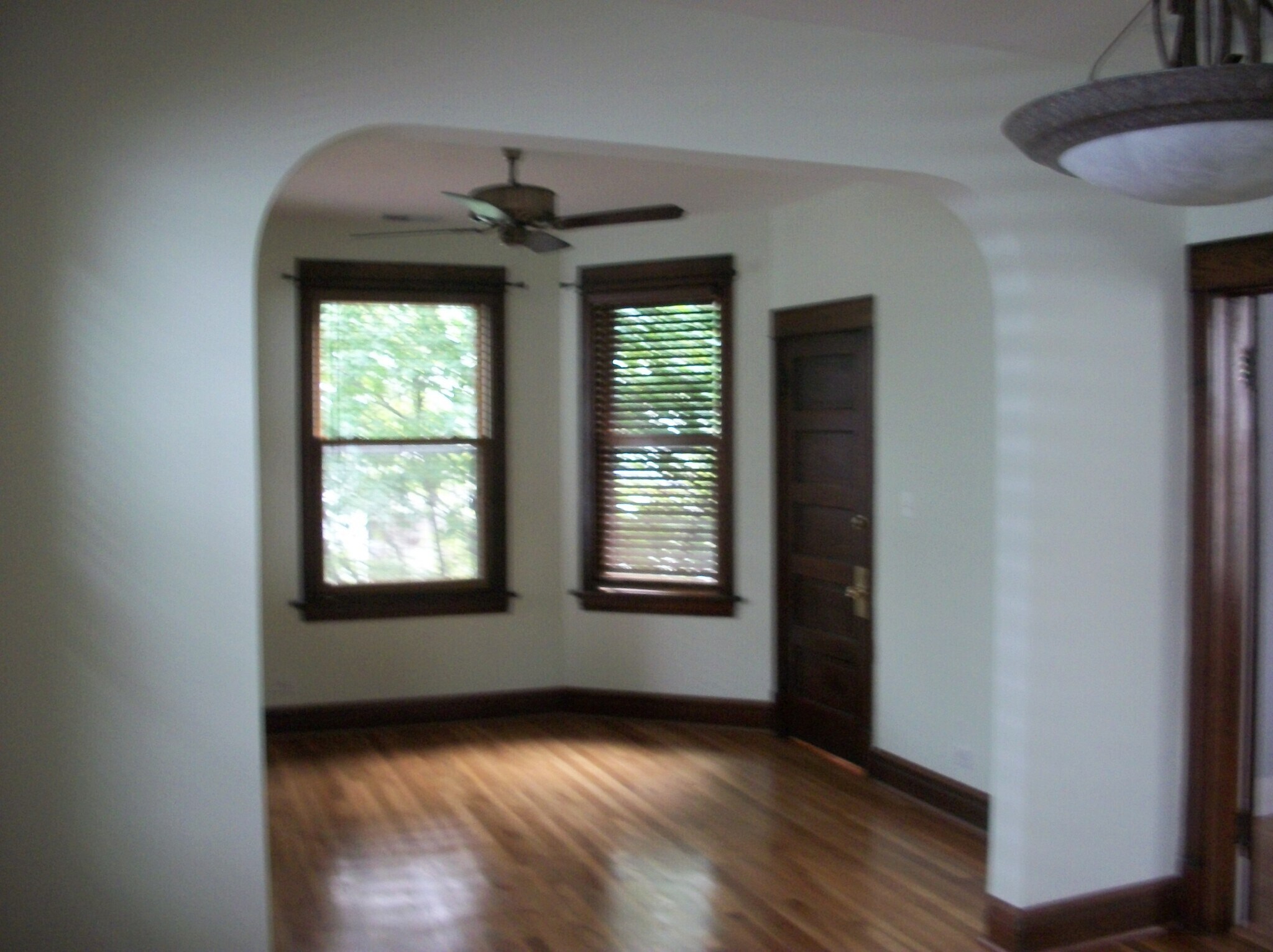 Building Photo - 2440 W Warner Ave