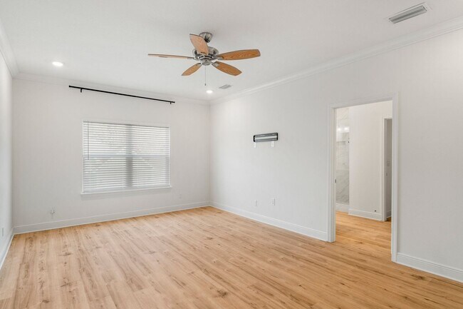 Building Photo - 115 Piper Cv