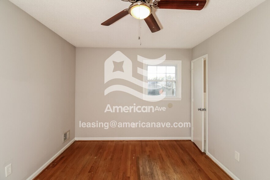 Building Photo - 1807 Holly Hill Dr