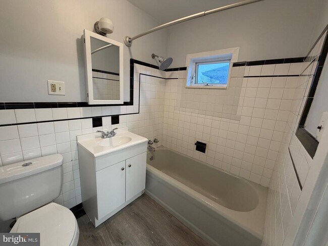 Building Photo - 130 N Broadway