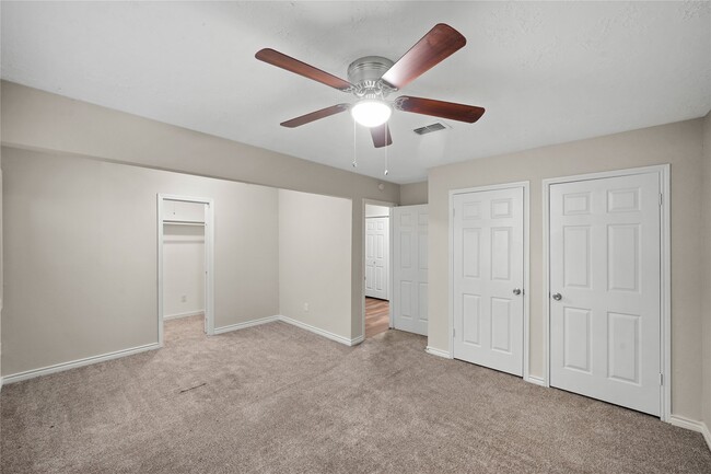 Building Photo - 1606 Stone Lake Dr
