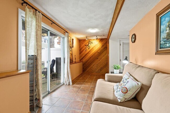 Building Photo - 13 Circuit Ln