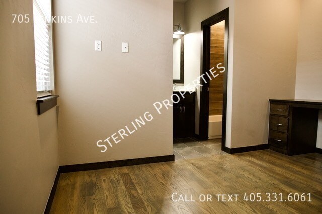 Building Photo - 705 S Jenkins Ave