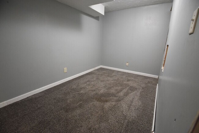 Building Photo - Cute 2 Bedroom In Mishawaka Near the River