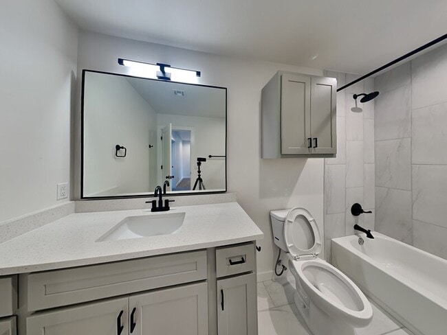 Building Photo - 217 Wright St