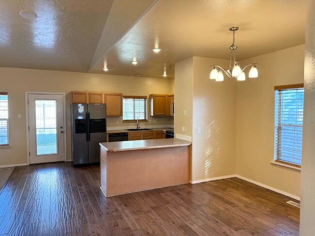 Building Photo - "Charming 3-Bed, 2-Bath Retreat in Mountai...