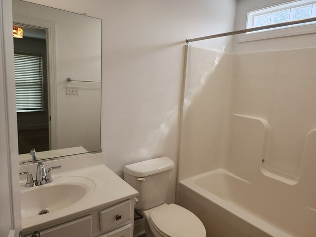 Building Photo - Stunning Luxury Home with 5 Bedrooms and 5...