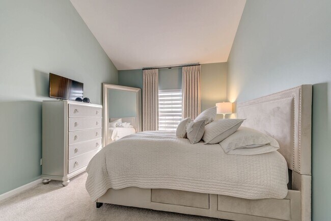 Building Photo - Tastefully updated 2-bedroom, 2-bath condo