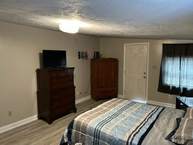 Primary Photo - 2735 Hope Mills Rd
