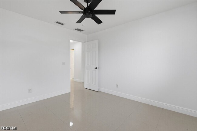Building Photo - 3016 NW 6th Pl