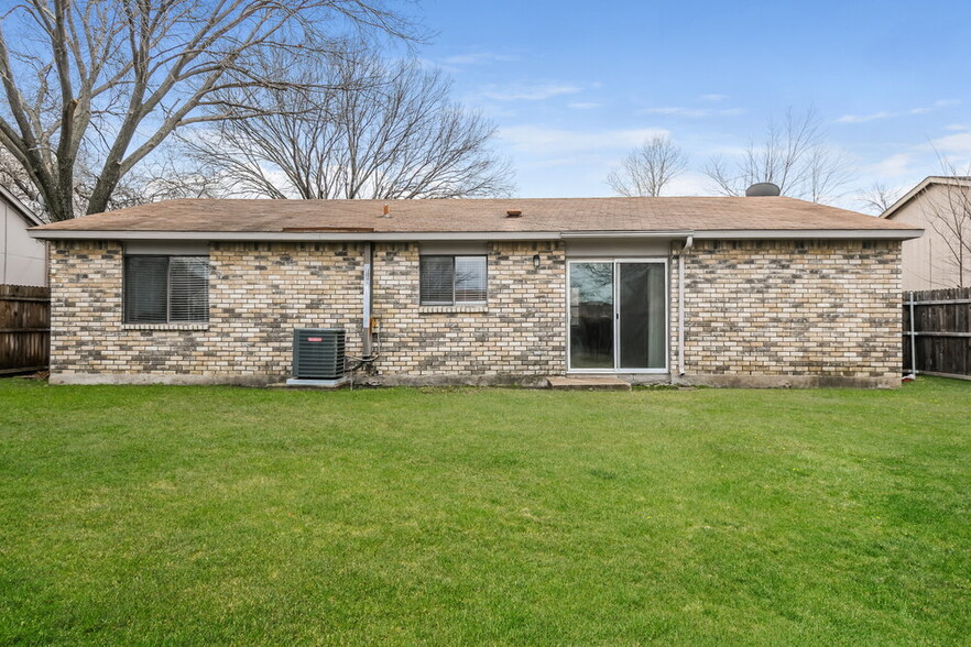 Building Photo - 6937 Sandybrook Dr
