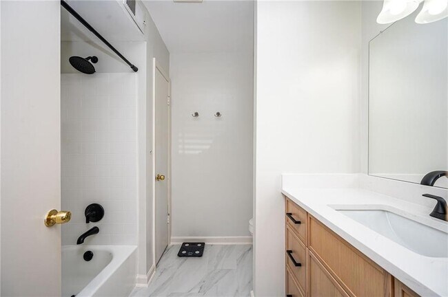 Building Photo - 23 Middleton Ct