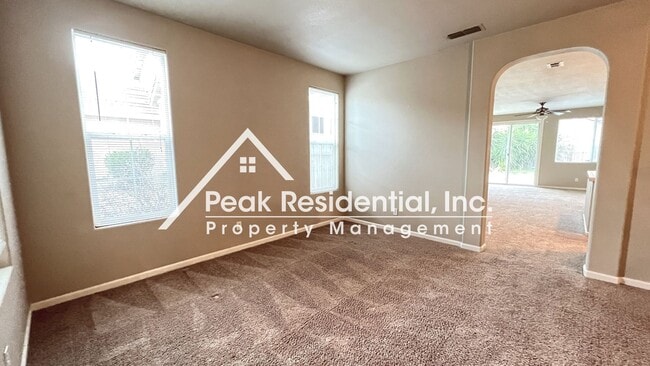 Building Photo - Spacious Elk Grove 3bd/2ba Home with 2 Car...