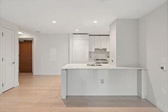 Building Photo - 133 Seaport Blvd