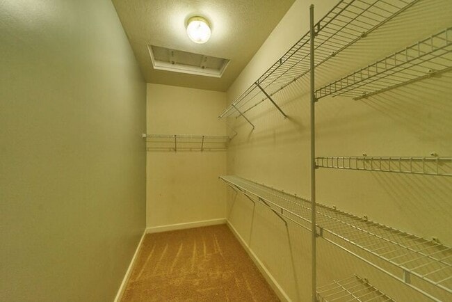 Building Photo - Wonderful 2 bedroom 2 bath Condo End Unit ...