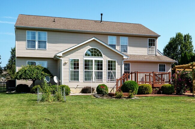 Building Photo - 2233 Oakbrook Blvd