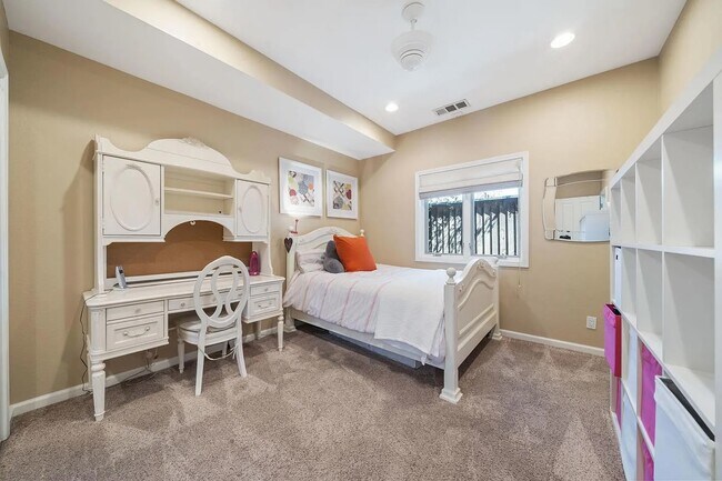 Building Photo - 530 Irven Ct