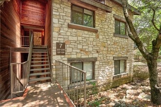 Building Photo - Beautiful 2 Bed / 2 Bath Home with Balcony in Austin