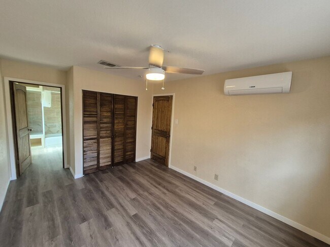 Building Photo - 4018 Sunrise Cove Dr