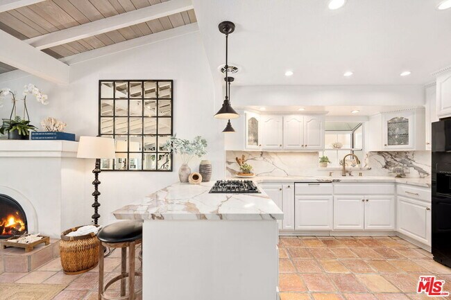 Building Photo - 213 Via Cordova