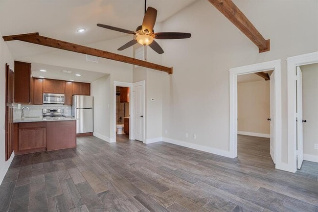 Building Photo - 154 Woodcreek Dr