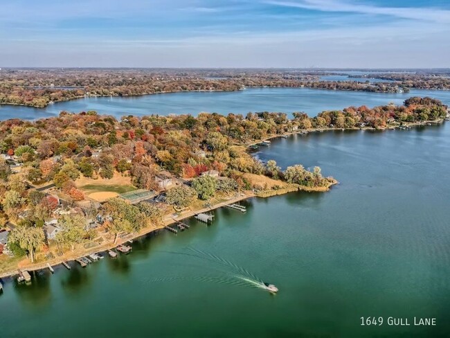 Building Photo - 4 Bedroom Home - Slip on Lake Minnetonka A...