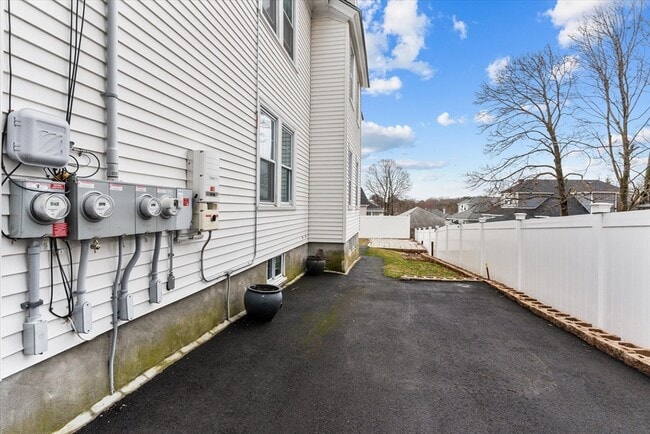 Building Photo - 16 Campo Seco St