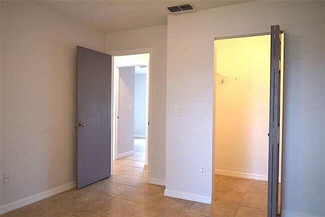 Building Photo - 1242 Mohrlake Dr