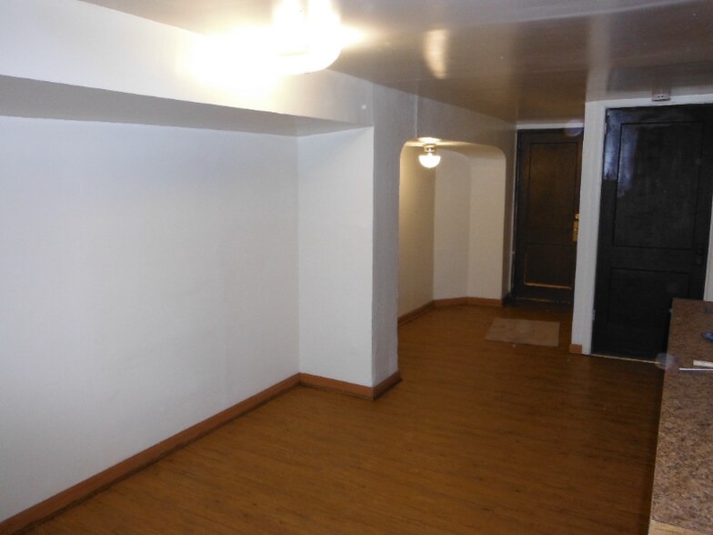 Building Photo - 1005 Broad Ave NW