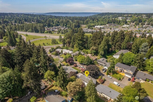 Building Photo - Beautiful Burien Home, Top Floor of Home for Rent