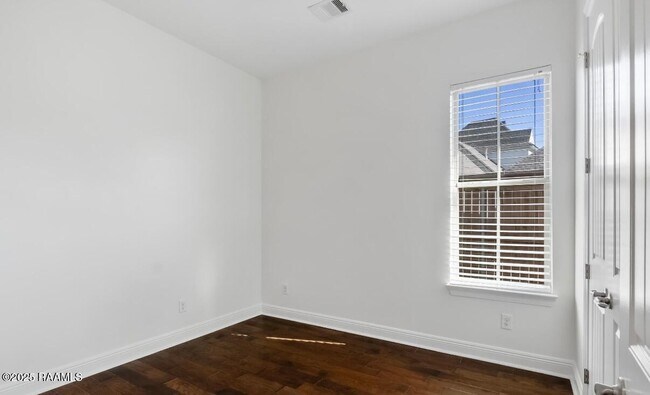 Building Photo - 100 Deysbrook Ln