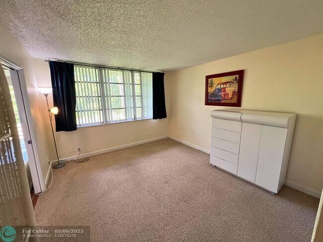Building Photo - 933 Cypress Grove Dr