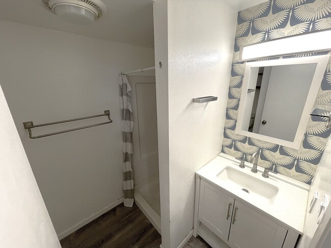 Building Photo - Kihei Shores - Furnished 2 Bed/2Bath Condo - Pool and Hot Tub - 2 Parking Spaces