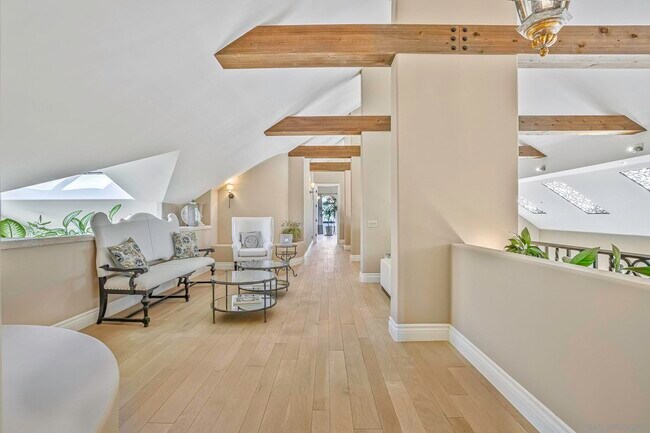 Building Photo - 5305 La Crescenta Rd