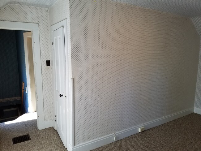 Building Photo - 622 W 18th St