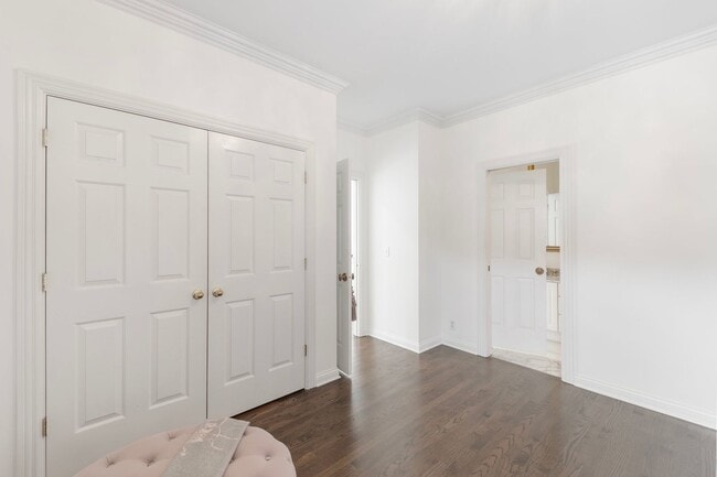 Building Photo - Luxury Furnished Home