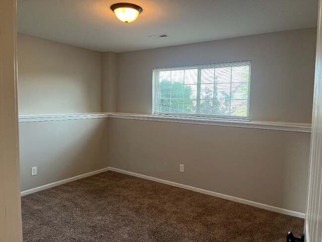 Building Photo - 904 N Cypress Cir