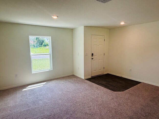Building Photo - 3/2 open living and kitchen