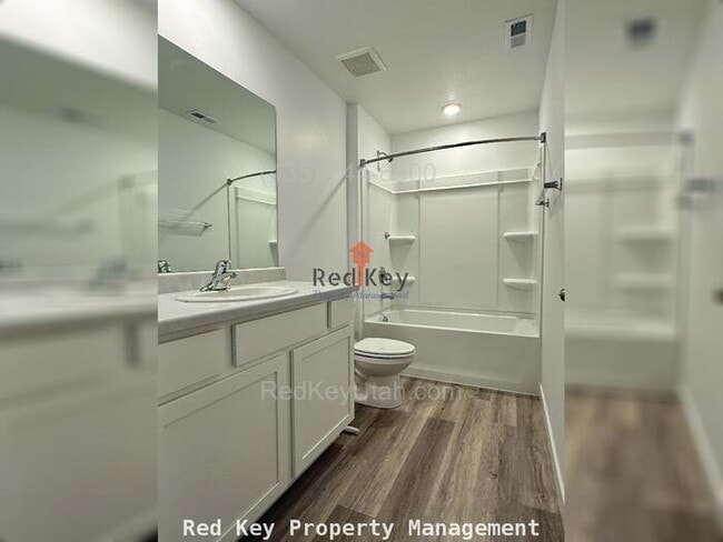 Building Photo - Wayne Way Townhouse