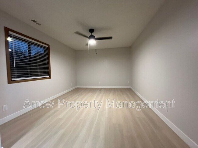 Building Photo - 2340 N 44th St