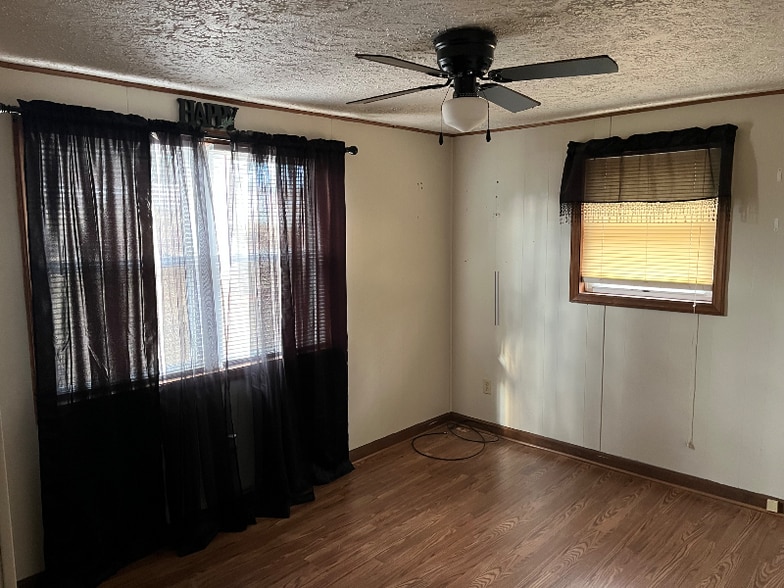 Building Photo - 550 Hopkins Rd