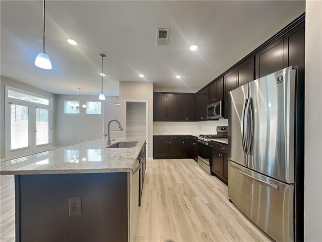 Building Photo - 153 Everett Sq