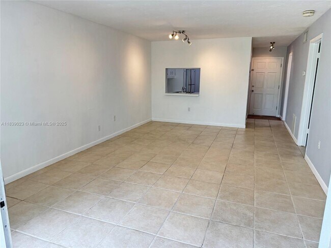 Building Photo - 9641 SW 77th Ave