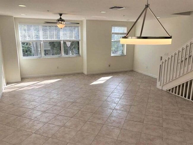 Building Photo - 433 Amador Ln